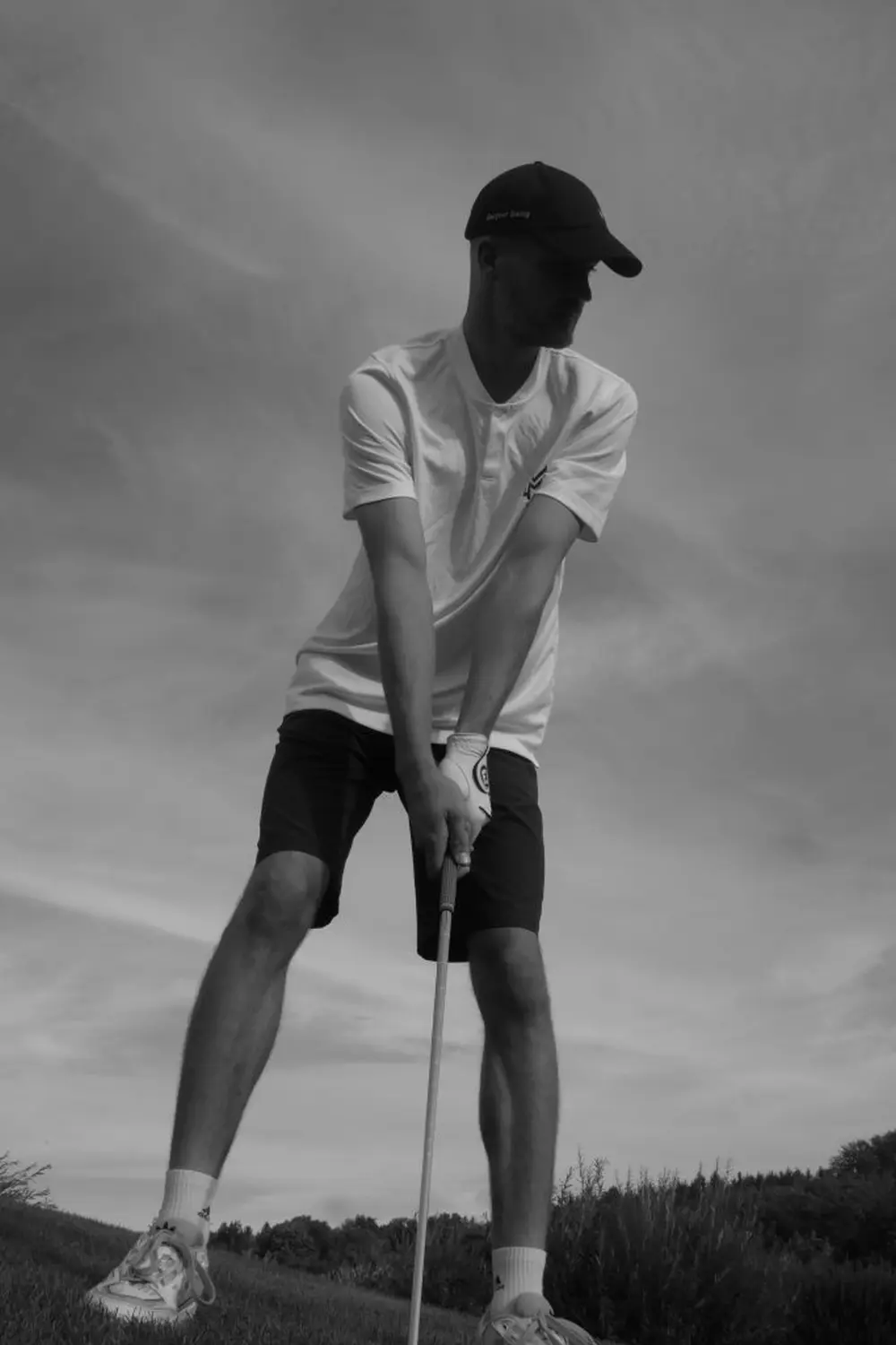 Mann spielt auf einem Feld Golf von Getyourswing