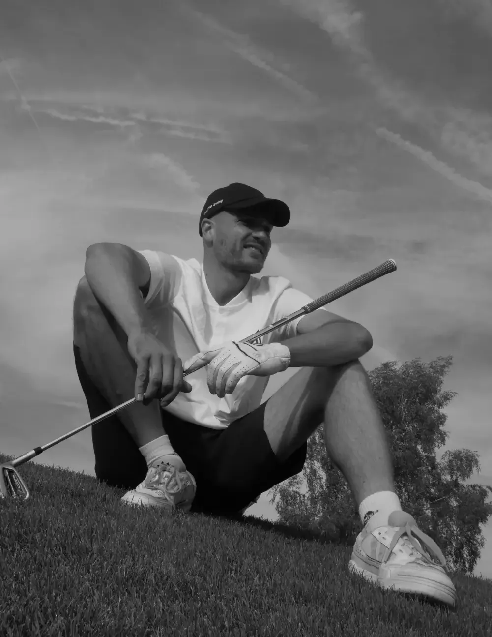 Mann spielt auf einem Feld Golf von Getyourswing